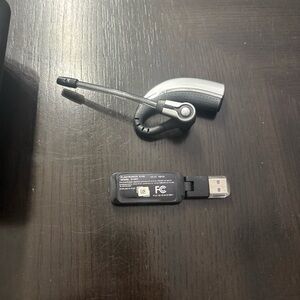 Plantronics Model D100Y Bluetooth USB Drive W Headset No Charger